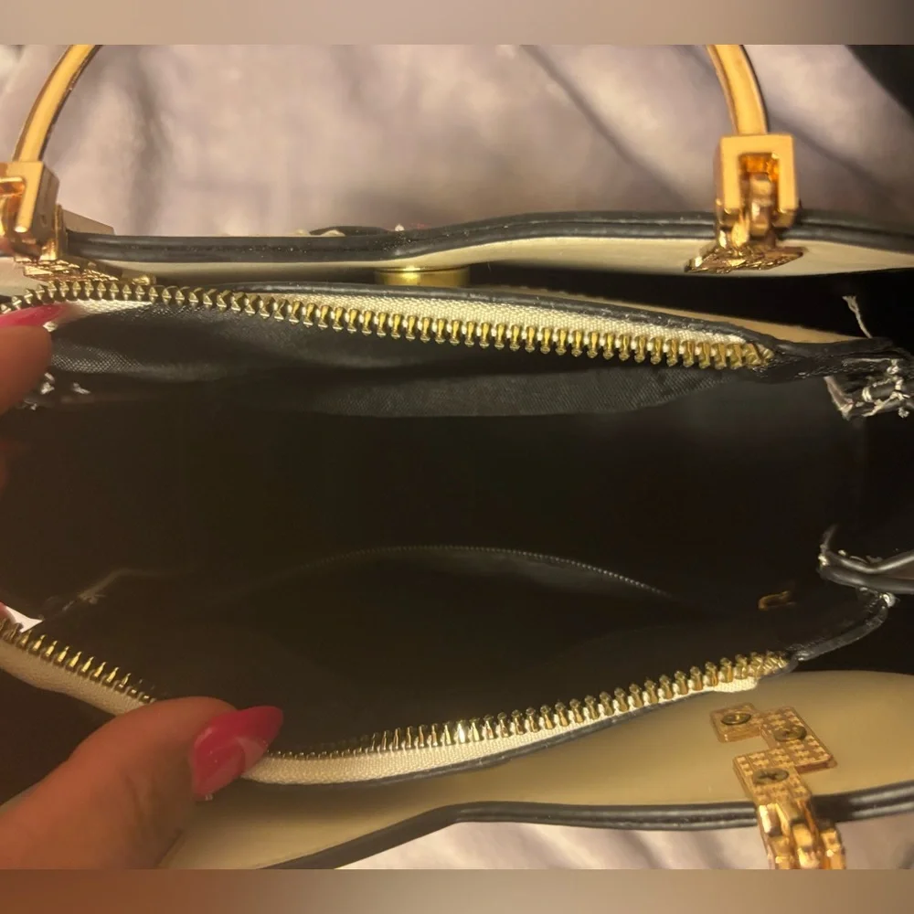 ZZMY Red and Cream  Handbag - Picture 7 of 7